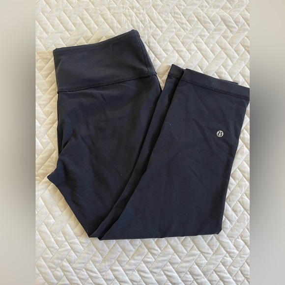Lululemon size 10 cropped black leggings - Picture 1 of 4